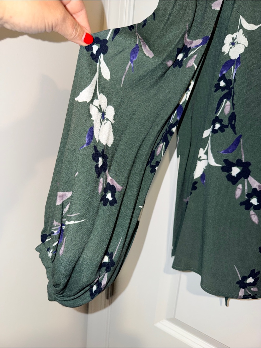 Yumi Kim Green Floral Tie-Back Long Sleeve Top - Picture 7 of 8